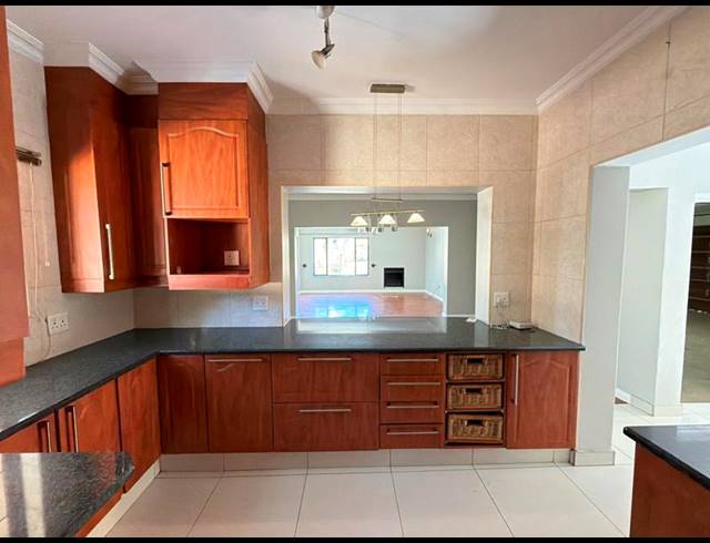 4 BEDROOM PROPERTY TO RENT IN MAROELADAL